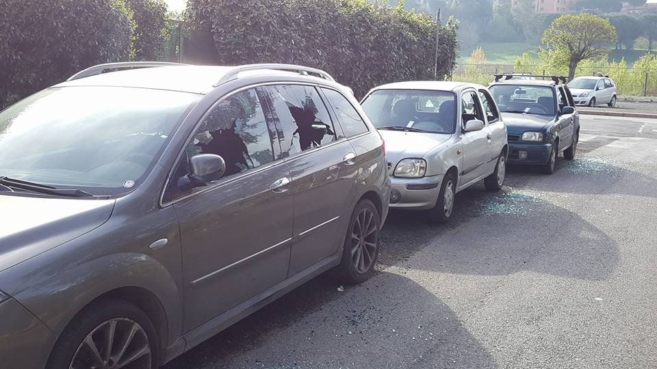 Continua la vandalizzazione delle auto in sosta