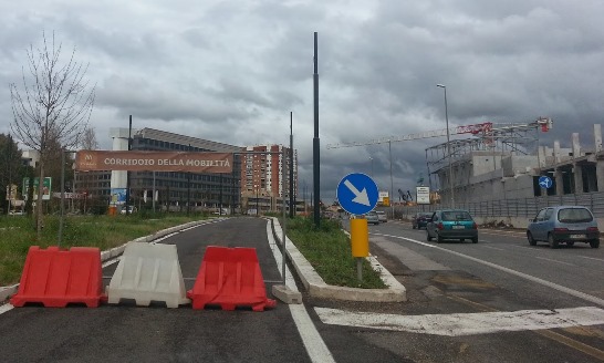 Laurentina, i filobus nel deposito e il caos per i cantieri abbandonati